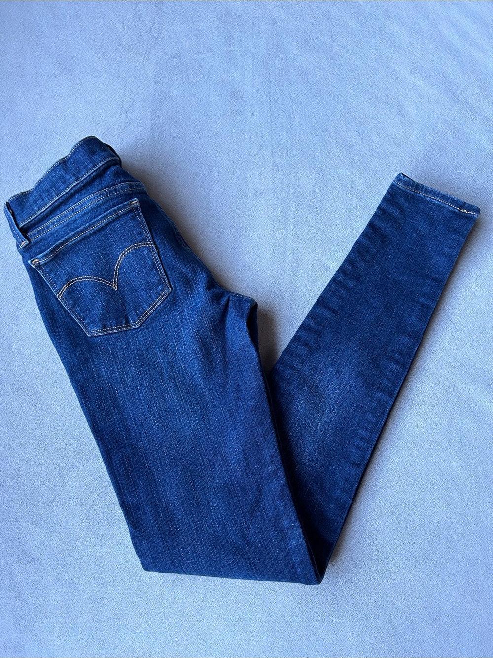 Levi’s ~ 710 Super Skinny ~ Light Distressing ~ Women’s Size 25